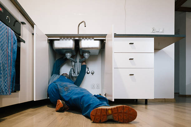 Professional Plumbing technician working in Leavittsburg, OH